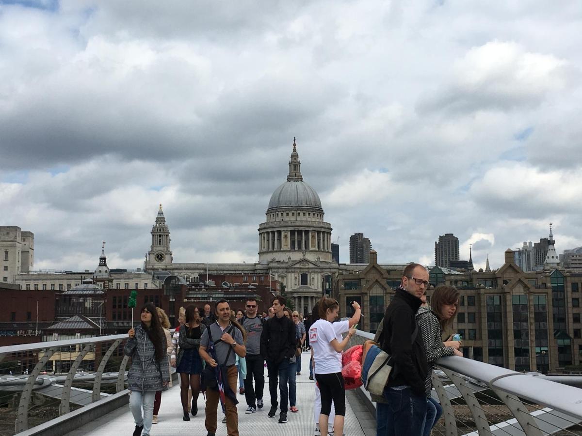 In Overview Thames Gasthof London